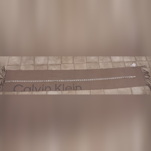 Calvin Klein scarf - Picture 4 of 5